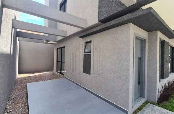 Sobrado com 3 suítes não geminados 176m²