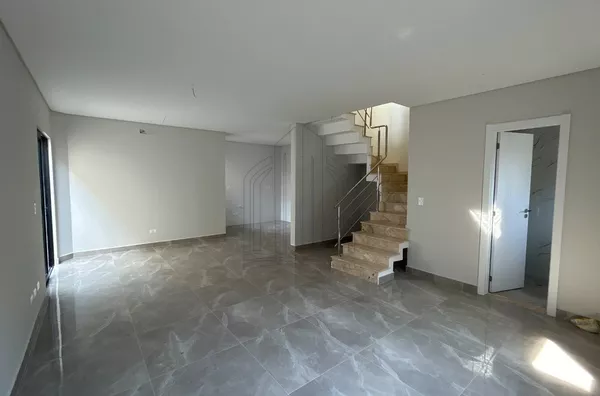 Sobrado com 3 quartos sendo 1suíte e terraço - Boqueirão