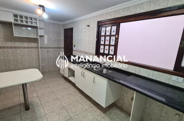 Casa Espaçosa à Venda no Pilarzinho – 228m², Curitiba