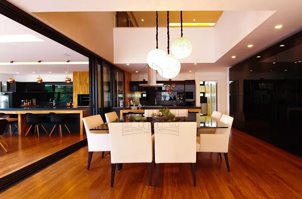 Mansão em condomínio - Frente ao lago Passaúna