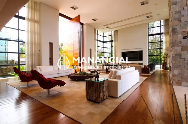 Mansão em condomínio - Frente ao lago Passaúna