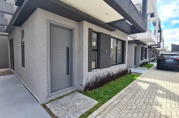 Sobrado com 3 suítes não geminados 176m²