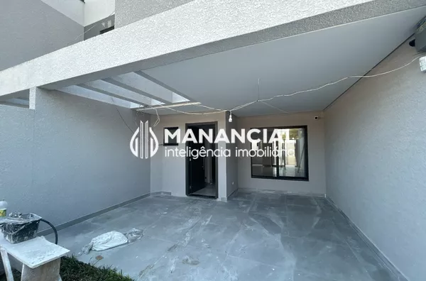 Sobrado com 3 suítes e terraço - Boqueirão