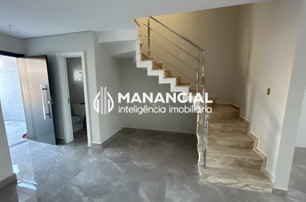 Sobrado com 3 suítes e terraço - Boqueirão