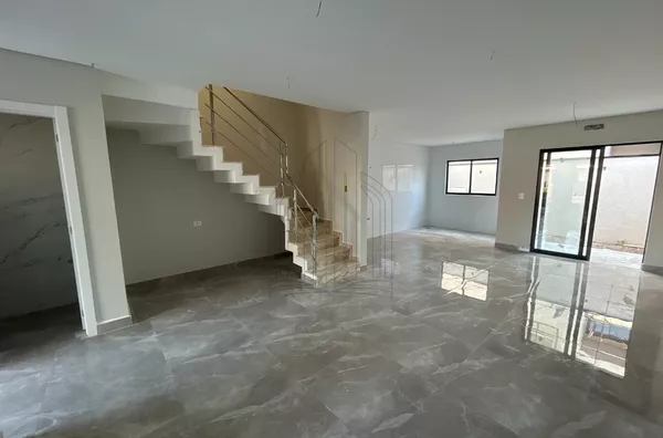 Sobrado com 3 suítes e terraço - Boqueirão