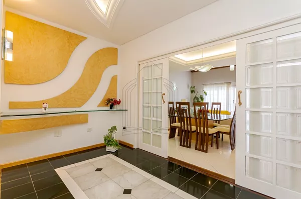 Casa com 426m² e 8 Vagas | Região Presidente Kennedy – Próximo ao Água Verde