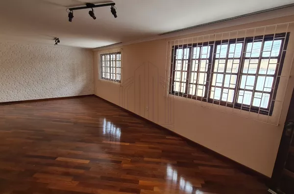 Casa Espaçosa à Venda no Pilarzinho – 228m², Curitiba