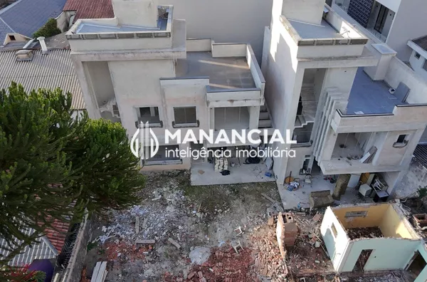 Sobrado de excelente padrão no bairro Cristo Rei - Sob 01 - Curitiba-PR