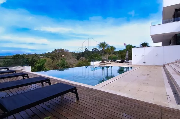 Piscina com borda infinita