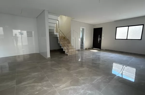 Sobrado com 3 quartos sendo 1suíte e terraço - Boqueirão