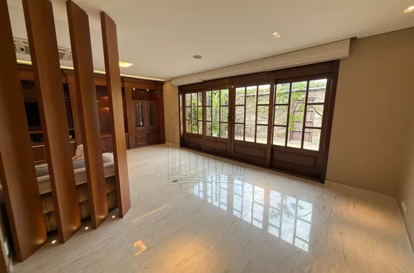 Casa Térrea de Alto Padrão | 3 Suítes | Jardim Social