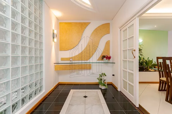 Casa com 426m² e 8 Vagas | Região Presidente Kennedy – Próximo ao Água Verde