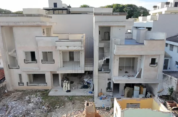 Sobrado de excelente padrão no bairro Cristo Rei - Sob 01 - Curitiba-PR