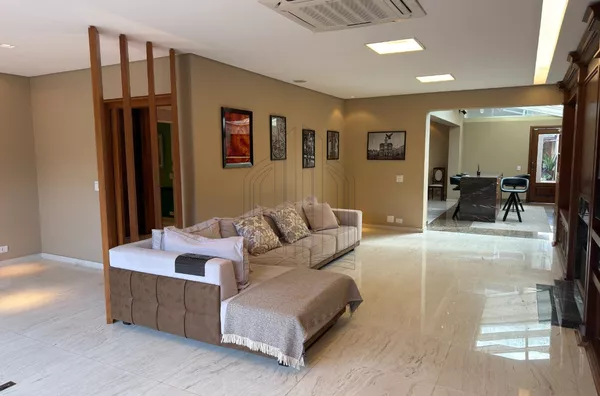 Casa Térrea de Alto Padrão | 3 Suítes | Jardim Social