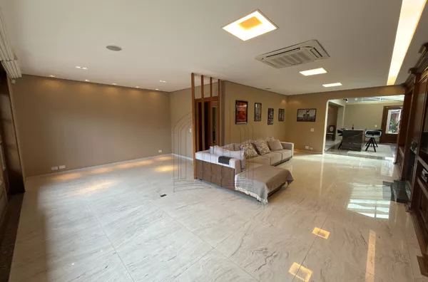 Casa Térrea de Alto Padrão | 3 Suítes | Jardim Social