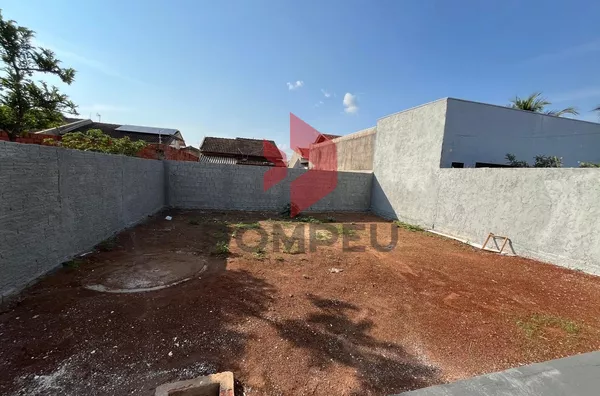 CASA À VENDA JD TAIAMÃ