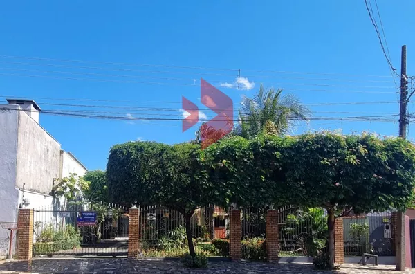 CASA À VENDA  C/ 4 QUARTOS (2 SUÍTES) 