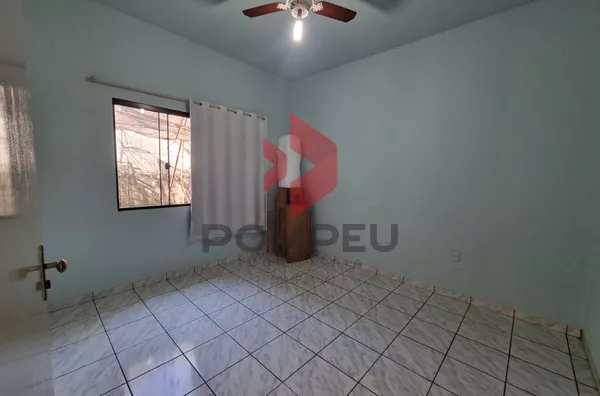 CASA À VENDA  C/ 4 QUARTOS (2 SUÍTES) 