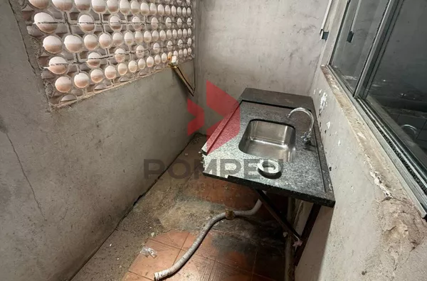 SALA COMERCIAL COM RESIDÊNCIA - AVENIDA TANCREDO DE ALMEIDA NEVES, 272-N, CENTRO