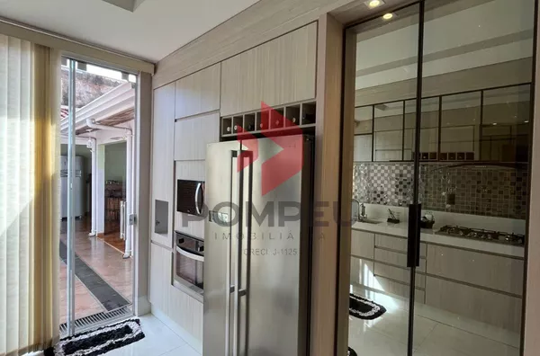 CASA  ALTO PADRÃO C/ 3 QUARTOS (1 STE) CENTRO