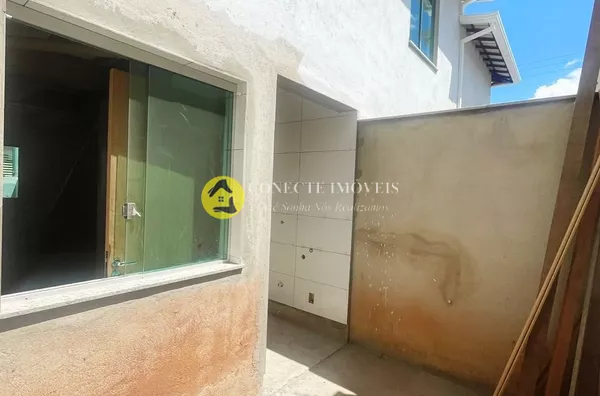 Casa para venda com quintal, 2 quarto(s), Piratininga, Belo Horizonte