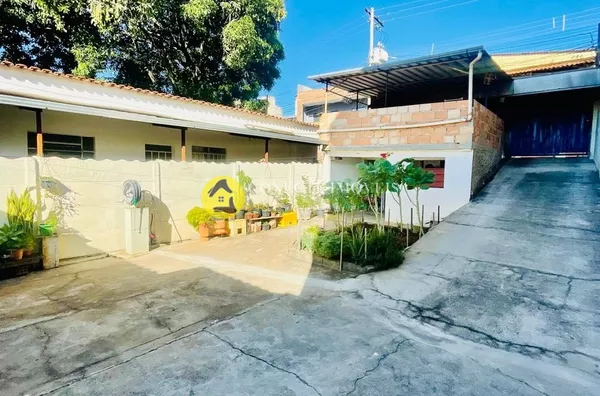 Casa Individual para venda,  3 quartos com amplo quintal -Riacho Das Pedras, Contagem