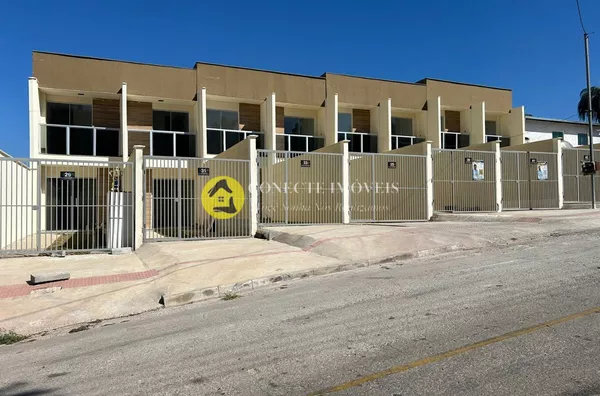 Casa geminada à venda com 2 quartos e quintal-  Chácara Betim, Betim