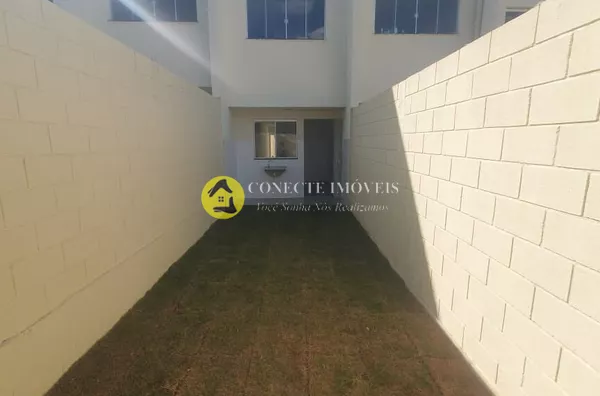 Casa geminada à venda com 2 quartos e quintal-  Chácara Betim, Betim