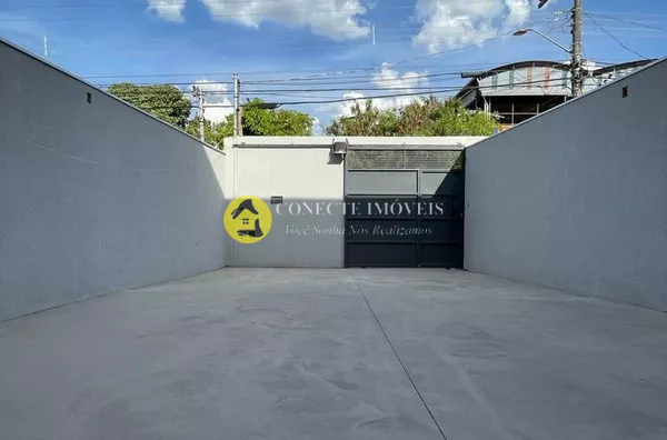 Casa à venda com 3 quartos, suíte, 114m²  por R$ 720.000