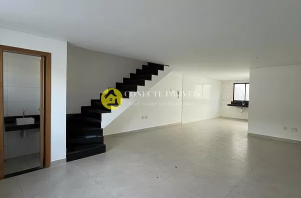 Casa à venda com 3 quartos, suíte, 114m²  por R$ 720.000
