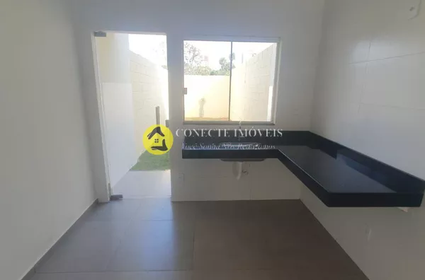 Casa geminada à venda com 2 quartos e quintal-  Chácara Betim, Betim