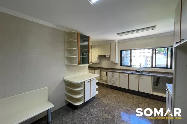 EXCLUSIVO    Apartamento com 4 quartos, sendo 2 suítes no centro de Joaçaba/SC! São 278m² muito bem distribuídos em um imóvel que vai te surpreender. Além disso, o edifício oferece piscina, salão de festas e sauna. Para completar, você terá à disposição 2 vagas de garagem!  ?Valor: R$ 1.500.000 ? Solicite mais informações aqui pelo direct ou no whatsapp: (49) 3030-0120