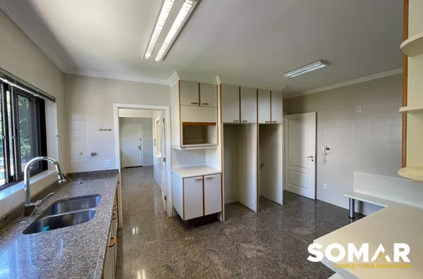 EXCLUSIVO    Apartamento com 4 quartos, sendo 2 suítes no centro de Joaçaba/SC! São 278m² muito bem distribuídos em um imóvel que vai te surpreender. Além disso, o edifício oferece piscina, salão de festas e sauna. Para completar, você terá à disposição 2 vagas de garagem!  ?Valor: R$ 1.500.000 ? Solicite mais informações aqui pelo direct ou no whatsapp: (49) 3030-0120