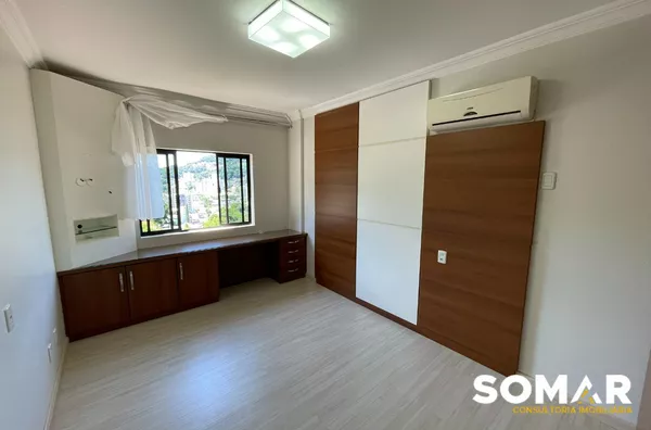 EXCLUSIVO    Apartamento com 4 quartos, sendo 2 suítes no centro de Joaçaba/SC! São 278m² muito bem distribuídos em um imóvel que vai te surpreender. Além disso, o edifício oferece piscina, salão de festas e sauna. Para completar, você terá à disposição 2 vagas de garagem!  ?Valor: R$ 1.500.000 ? Solicite mais informações aqui pelo direct ou no whatsapp: (49) 3030-0120