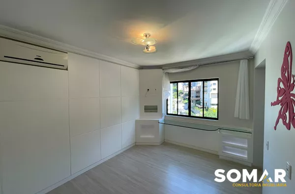 EXCLUSIVO    Apartamento com 4 quartos, sendo 2 suítes no centro de Joaçaba/SC! São 278m² muito bem distribuídos em um imóvel que vai te surpreender. Além disso, o edifício oferece piscina, salão de festas e sauna. Para completar, você terá à disposição 2 vagas de garagem!  ?Valor: R$ 1.500.000 ? Solicite mais informações aqui pelo direct ou no whatsapp: (49) 3030-0120