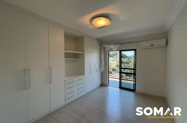 EXCLUSIVO    Apartamento com 4 quartos, sendo 2 suítes no centro de Joaçaba/SC! São 278m² muito bem distribuídos em um imóvel que vai te surpreender. Além disso, o edifício oferece piscina, salão de festas e sauna. Para completar, você terá à disposição 2 vagas de garagem!  ?Valor: R$ 1.500.000 ? Solicite mais informações aqui pelo direct ou no whatsapp: (49) 3030-0120