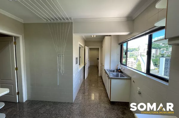 EXCLUSIVO    Apartamento com 4 quartos, sendo 2 suítes no centro de Joaçaba/SC! São 278m² muito bem distribuídos em um imóvel que vai te surpreender. Além disso, o edifício oferece piscina, salão de festas e sauna. Para completar, você terá à disposição 2 vagas de garagem!  ?Valor: R$ 1.500.000 ? Solicite mais informações aqui pelo direct ou no whatsapp: (49) 3030-0120
