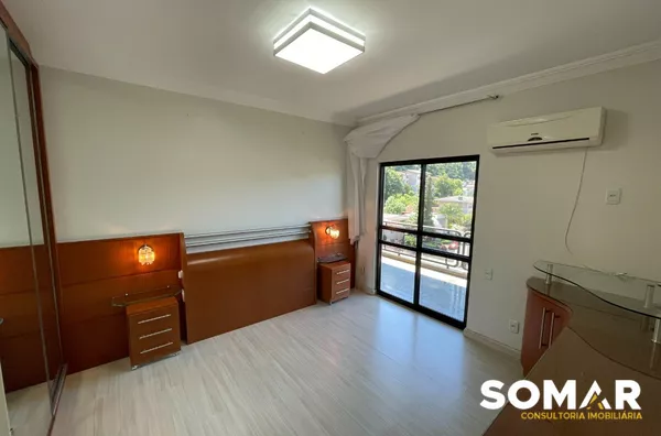 EXCLUSIVO    Apartamento com 4 quartos, sendo 2 suítes no centro de Joaçaba/SC! São 278m² muito bem distribuídos em um imóvel que vai te surpreender. Além disso, o edifício oferece piscina, salão de festas e sauna. Para completar, você terá à disposição 2 vagas de garagem!  ?Valor: R$ 1.500.000 ? Solicite mais informações aqui pelo direct ou no whatsapp: (49) 3030-0120