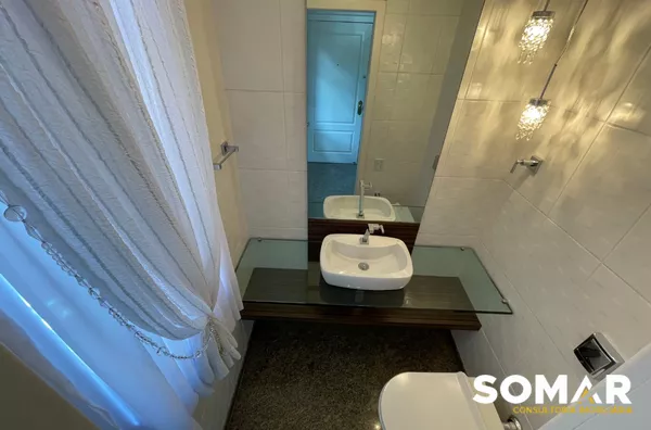 EXCLUSIVO    Apartamento com 4 quartos, sendo 2 suítes no centro de Joaçaba/SC! São 278m² muito bem distribuídos em um imóvel que vai te surpreender. Além disso, o edifício oferece piscina, salão de festas e sauna. Para completar, você terá à disposição 2 vagas de garagem!  ?Valor: R$ 1.500.000 ? Solicite mais informações aqui pelo direct ou no whatsapp: (49) 3030-0120