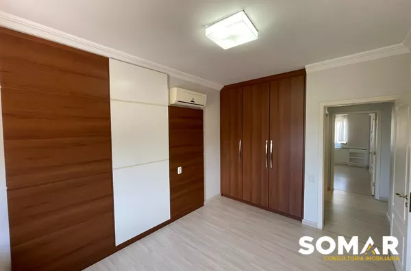EXCLUSIVO    Apartamento com 4 quartos, sendo 2 suítes no centro de Joaçaba/SC! São 278m² muito bem distribuídos em um imóvel que vai te surpreender. Além disso, o edifício oferece piscina, salão de festas e sauna. Para completar, você terá à disposição 2 vagas de garagem!  ?Valor: R$ 1.500.000 ? Solicite mais informações aqui pelo direct ou no whatsapp: (49) 3030-0120
