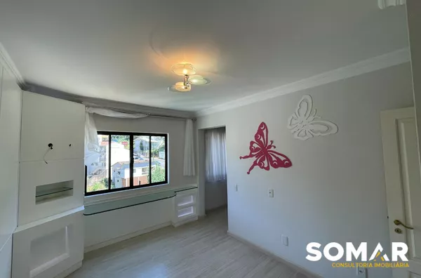 EXCLUSIVO    Apartamento com 4 quartos, sendo 2 suítes no centro de Joaçaba/SC! São 278m² muito bem distribuídos em um imóvel que vai te surpreender. Além disso, o edifício oferece piscina, salão de festas e sauna. Para completar, você terá à disposição 2 vagas de garagem!  ?Valor: R$ 1.500.000 ? Solicite mais informações aqui pelo direct ou no whatsapp: (49) 3030-0120
