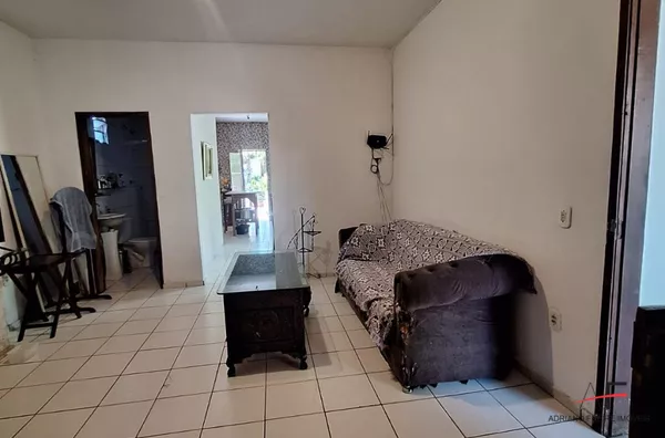 Casa com 3 quartos para Venda na Cidade dos Funcionários