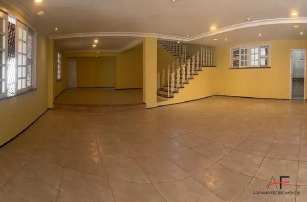Excelente Casa Duplex Comercial com 6 quartos para locação no Edson Queiroz