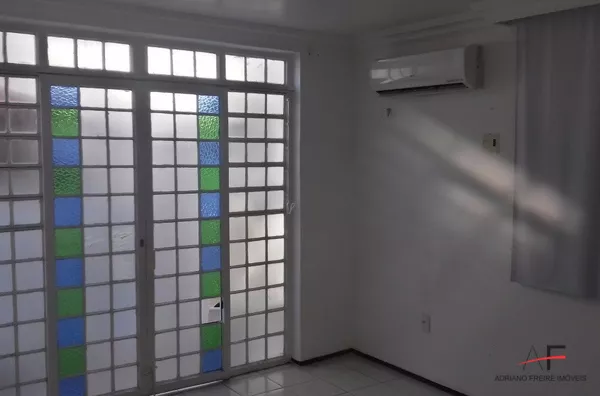 Excelente Casa para Venda a duas quadras do Lago Jacarey