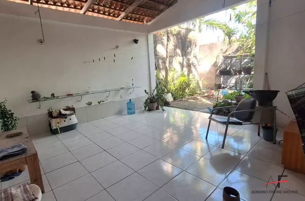 Casa com 3 quartos para Venda na Cidade dos Funcionários