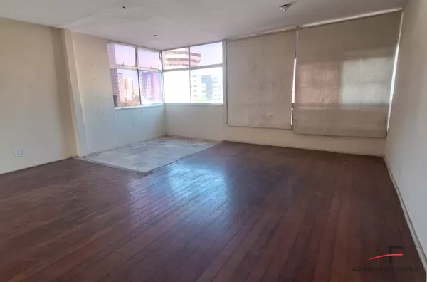 Excelente Apartamento com 3 quartos para Venda no Meireles