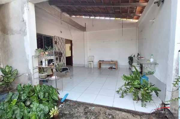 Casa com 3 quartos para Venda na Cidade dos Funcionários