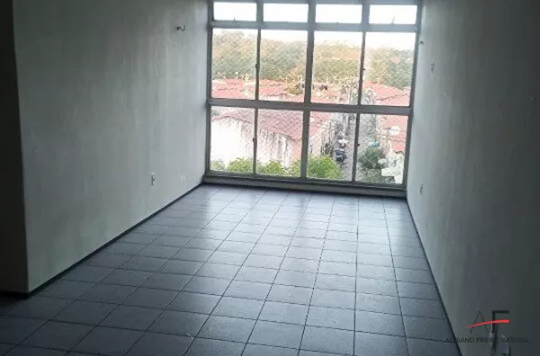 Excelente apartamento com 3 quartos no Edifício Royan - Papicu