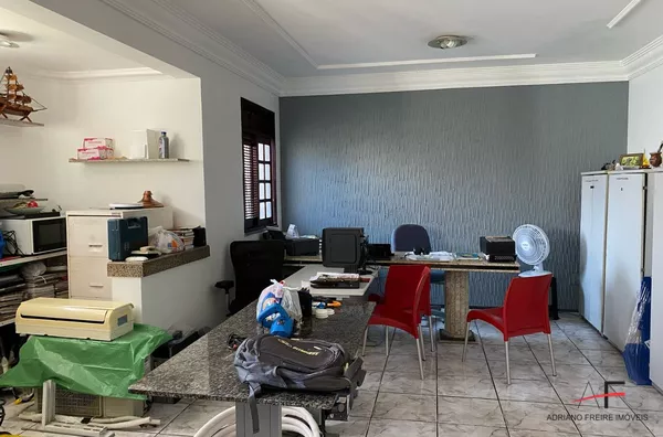 Casa com 4 quartos para venda próximo ao Lago Jacarey