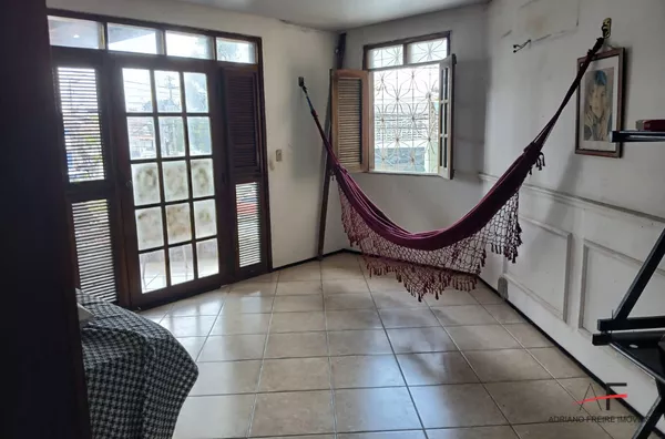 Excelente Casa Duplex com 4 quartos para locação no Parque Manibura